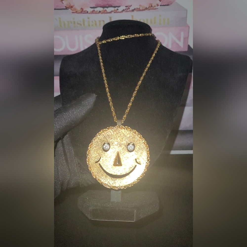 Vintage Gold Tone Smiley Face Smile Rhinestone Eyes Necklace Brooch Pin